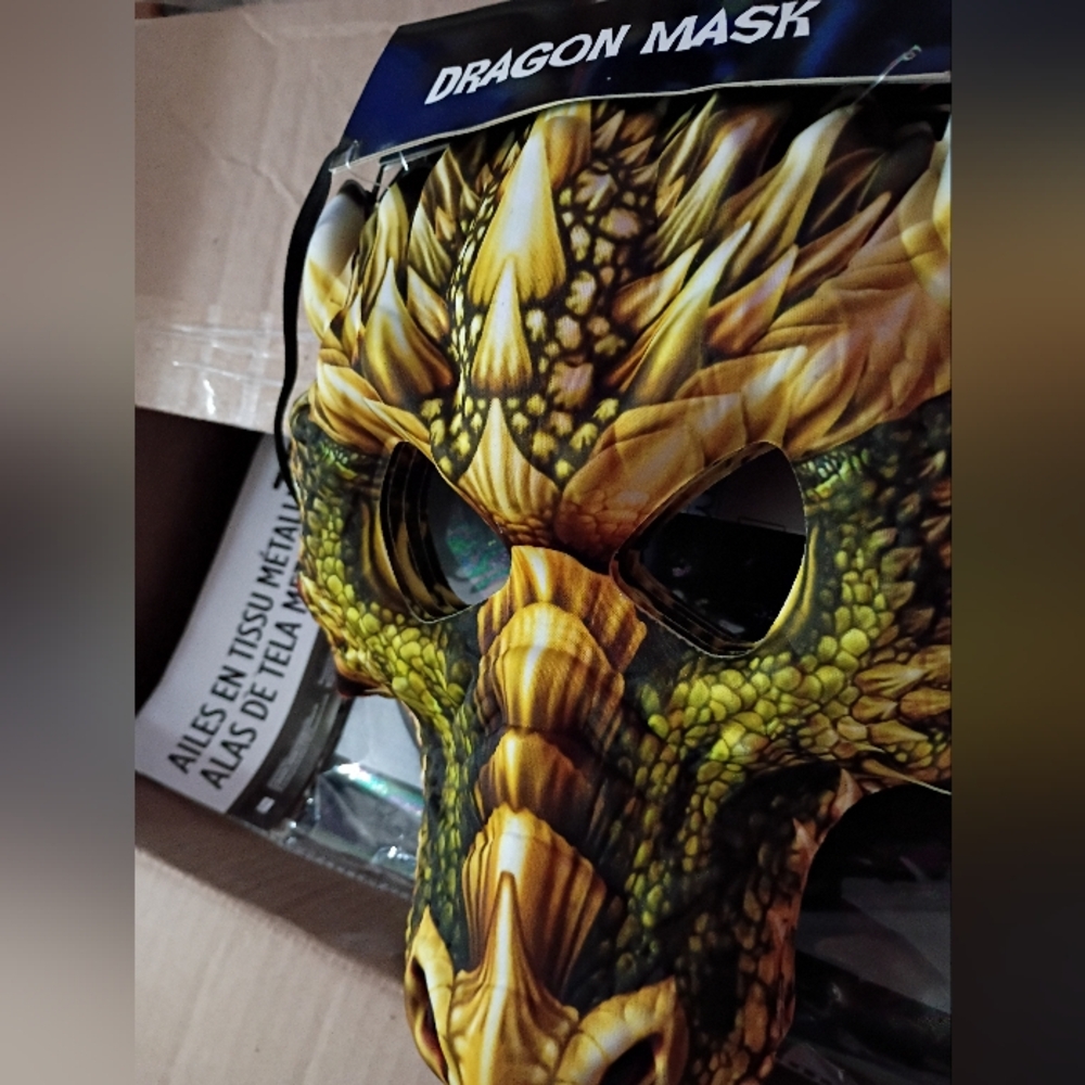 NWT Dragon Half Mask Yellow Green Halloween Costume Cosplay Roleplay Frat Party - Picture 2 of 6